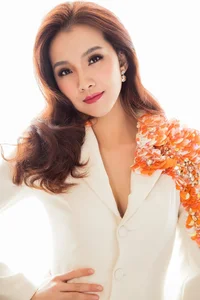 Elegant Beauty Gallery: The Timeless Charm and Sophistication of Thùy Lâm - image 21