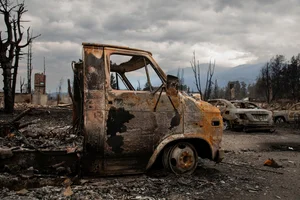 Devastating Wildfires Ravage Famous Tourist Town: A Visual Report on the Environmental Impact - image 13
