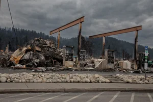 Devastating Wildfires Ravage Famous Tourist Town: A Visual Report on the Environmental Impact - image 14