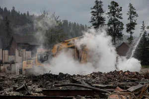 Devastating Wildfires Ravage Famous Tourist Town: A Visual Report on the Environmental Impact - image 2