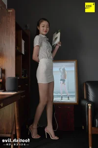 IESS Model 149 Tui Ba: Elegant Leg Focus Photography Collection - image 136