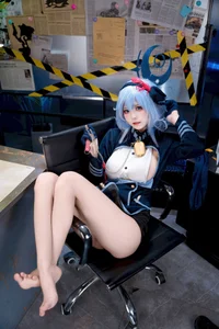 Stunning Amau Ako Cosplay by Jiu Qi Miao: A Masterpiece of Blue Archive Art - image 12