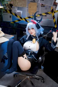Stunning Amau Ako Cosplay by Jiu Qi Miao: A Masterpiece of Blue Archive Art - image 7