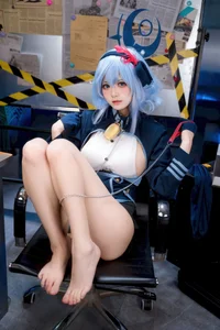 Stunning Amau Ako Cosplay by Jiu Qi Miao: A Masterpiece of Blue Archive Art - image 14