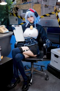 Stunning Amau Ako Cosplay by Jiu Qi Miao: A Masterpiece of Blue Archive Art - image 15