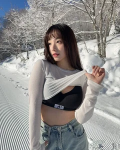 Influencer Shuts Down Critics Questioning Her Natural Beauty with Convincing Proof - image 4