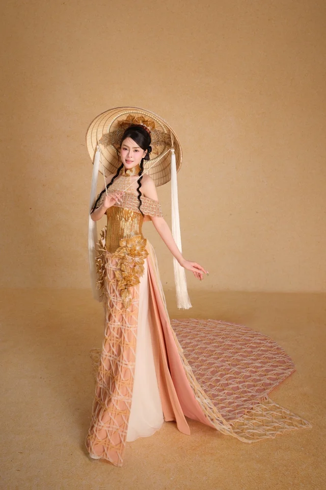 Cultural Masterpiece: Miss Ly Kim Thao Honors Vietnamese Heritage in Massive 200m Fabric Ao Dai