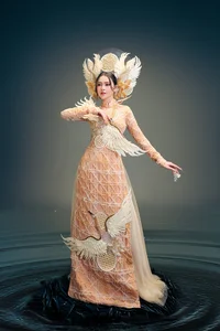 Cultural Masterpiece: Miss Ly Kim Thao Honors Vietnamese Heritage in Massive 200m Fabric Ao Dai - image 5
