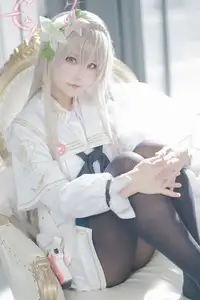 Ethereal Beauty: Coser Lunananya as Kirifuji Nagisa from Blue Archive - A Captivating Portrayal - image 13