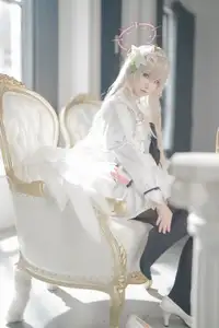 Ethereal Beauty: Coser Lunananya as Kirifuji Nagisa from Blue Archive - A Captivating Portrayal - image 9