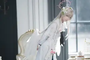 Ethereal Beauty: Coser Lunananya as Kirifuji Nagisa from Blue Archive - A Captivating Portrayal - image 1