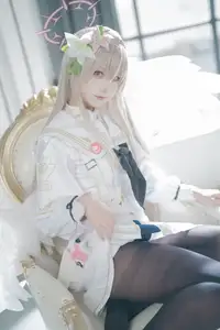 Ethereal Beauty: Coser Lunananya as Kirifuji Nagisa from Blue Archive - A Captivating Portrayal - image 11