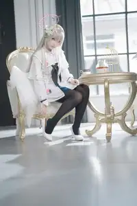 Ethereal Beauty: Coser Lunananya as Kirifuji Nagisa from Blue Archive - A Captivating Portrayal - image 4