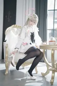 Ethereal Beauty: Coser Lunananya as Kirifuji Nagisa from Blue Archive - A Captivating Portrayal - image 10
