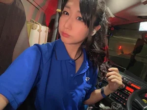Breaking Stereotypes: The Viral Story of the Stunning Female Truck Driver Taking Social Media by Storm - image 7