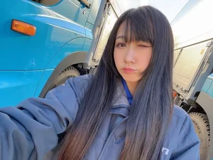 Breaking Stereotypes: The Viral Story of the Stunning Female Truck Driver Taking Social Media by Storm - image 5