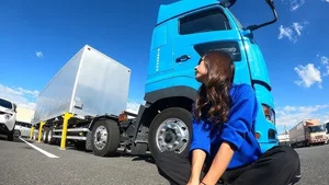 Breaking Stereotypes: The Viral Story of the Stunning Female Truck Driver Taking Social Media by Storm - image 9