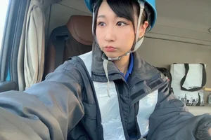 Breaking Stereotypes: The Viral Story of the Stunning Female Truck Driver Taking Social Media by Storm - image 4