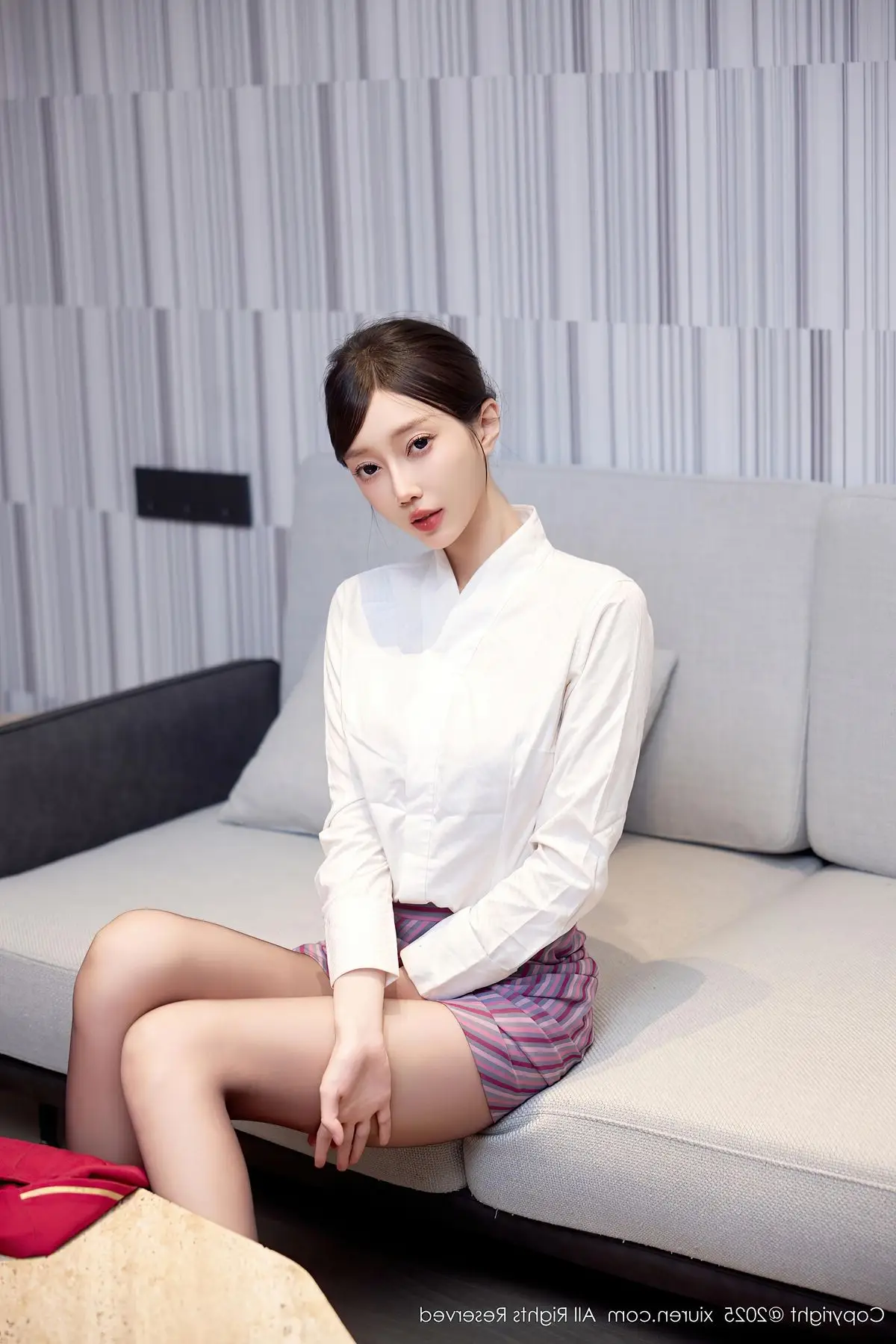 Captivating Yue Er Yue Er in Chic Office Attire - XiuRen No.10620
