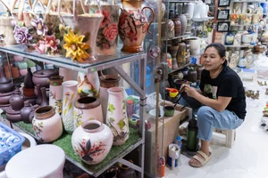 Bat Trang Pottery Village Reopens: Resilience After the Floods - image 6