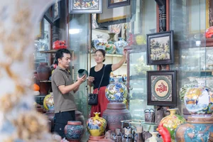 Bat Trang Pottery Village Reopens: Resilience After the Floods - image 8