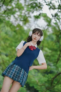 YiTuYu Art Language Vol.8034: Featuring the Radiant Xiao Yu Portraiture - image 4