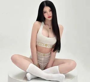 The Unreal Beauty of Saigon’s Viral Fashion Icon Mistaken for AI - image 3