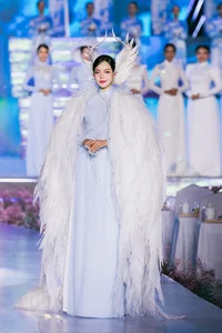 A Royal Trio: Miss Vietnam Queens Bao Ngoc, Tieu Vy, and Thanh Thuy Shine in Traditional Ao Dai - image 3