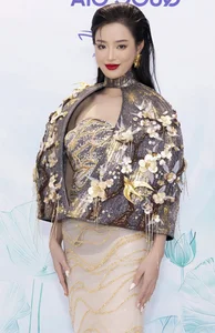 Elegant Modern Outfits Inspired by Traditional Ethnic Culture: A Fusion of Heritage and High Fashion - image 2