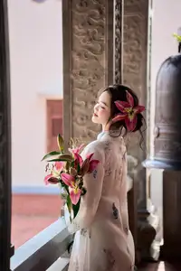 Graceful Vietnamese Ao Dai Beauty in Ancient Architecture - image 3