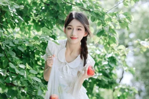 Elegant Summer Portraiture: Lin Miao Xin in YiTuYu Art Language Vol.9107 – Captured in Soft Sunlight and Natural Shadows - image 9
