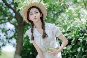 Elegant Summer Portraiture: Lin Miao Xin in YiTuYu Art Language Vol.9107 – Captured in Soft Sunlight and Natural Shadows - image 8