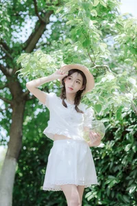 Elegant Summer Portraiture: Lin Miao Xin in YiTuYu Art Language Vol.9107 – Captured in Soft Sunlight and Natural Shadows - image 17