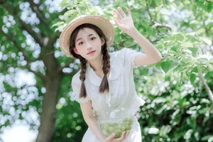 Elegant Summer Portraiture: Lin Miao Xin in YiTuYu Art Language Vol.9107 – Captured in Soft Sunlight and Natural Shadows - image 13
