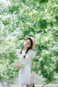 Elegant Summer Portraiture: Lin Miao Xin in YiTuYu Art Language Vol.9107 – Captured in Soft Sunlight and Natural Shadows - image 23