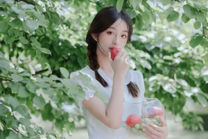 Elegant Summer Portraiture: Lin Miao Xin in YiTuYu Art Language Vol.9107 – Captured in Soft Sunlight and Natural Shadows - image 3