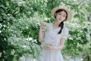 Elegant Summer Portraiture: Lin Miao Xin in YiTuYu Art Language Vol.9107 – Captured in Soft Sunlight and Natural Shadows - image 5