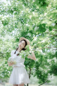 Elegant Summer Portraiture: Lin Miao Xin in YiTuYu Art Language Vol.9107 – Captured in Soft Sunlight and Natural Shadows - image 2