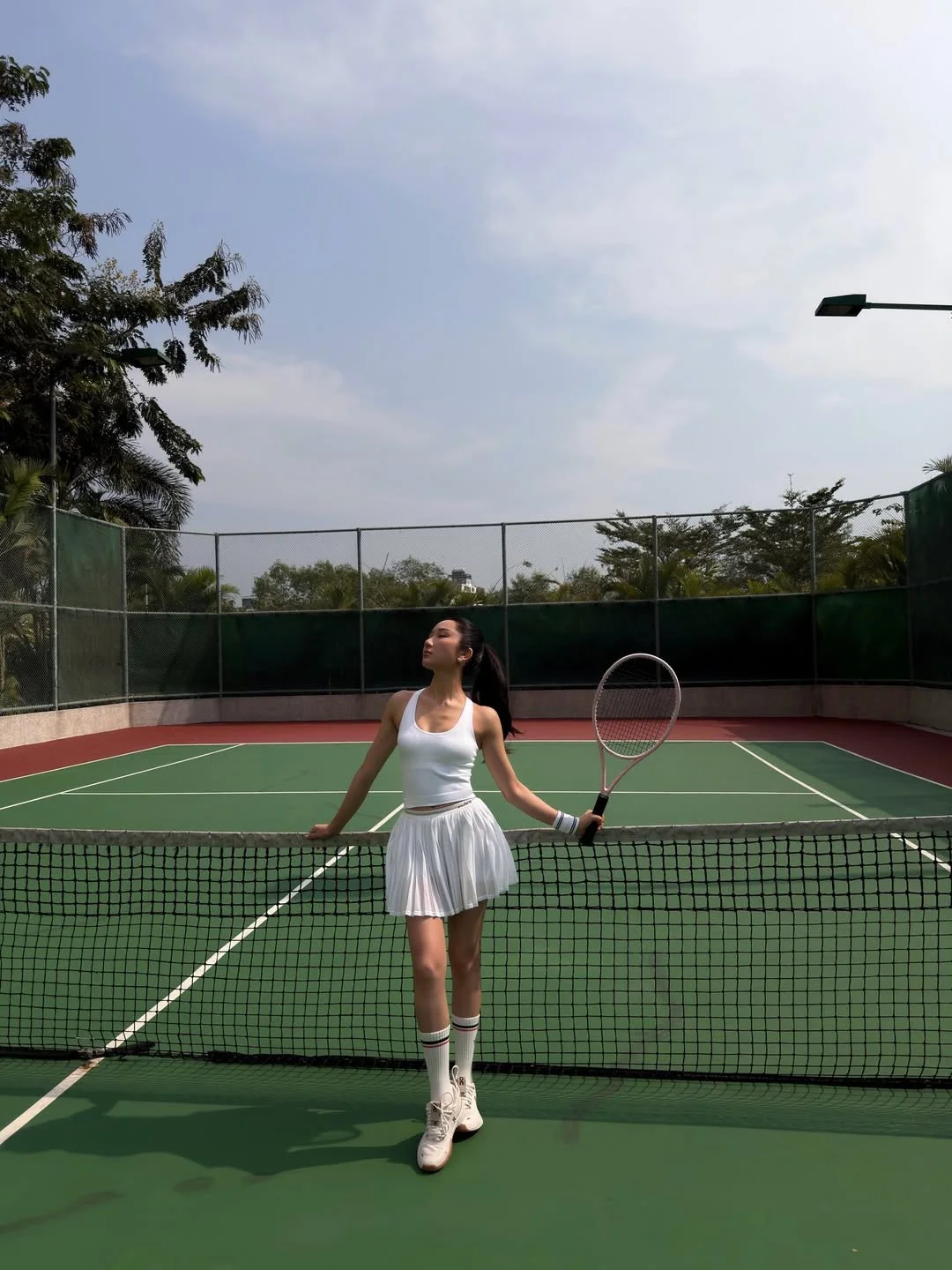 Streamer Mina Young Showcases Sporty Tennis Style and Active Lifestyle on the Court
