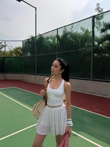 Streamer Mina Young Showcases Sporty Tennis Style and Active Lifestyle on the Court - image 5