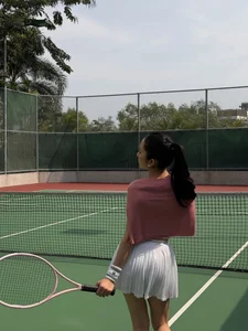 Streamer Mina Young Showcases Sporty Tennis Style and Active Lifestyle on the Court - image 8