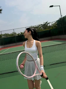 Streamer Mina Young Showcases Sporty Tennis Style and Active Lifestyle on the Court - image 3