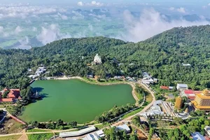 Exploring Vietnam’s Scenic Landscapes: A Travel Guide Inspired by Cong Vinh and Thuy Tien’s Journeys - image 0