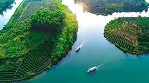 Exploring Vietnam’s Scenic Landscapes: A Travel Guide Inspired by Cong Vinh and Thuy Tien’s Journeys - image 2