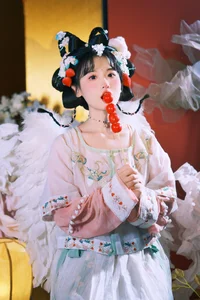 Art Language Vol.6230: Artistic Expressions with Xiao Chun Ye - image 11