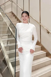 Ánh Viên's Radiant Style Transformation and Elegant European Vibe - image 5