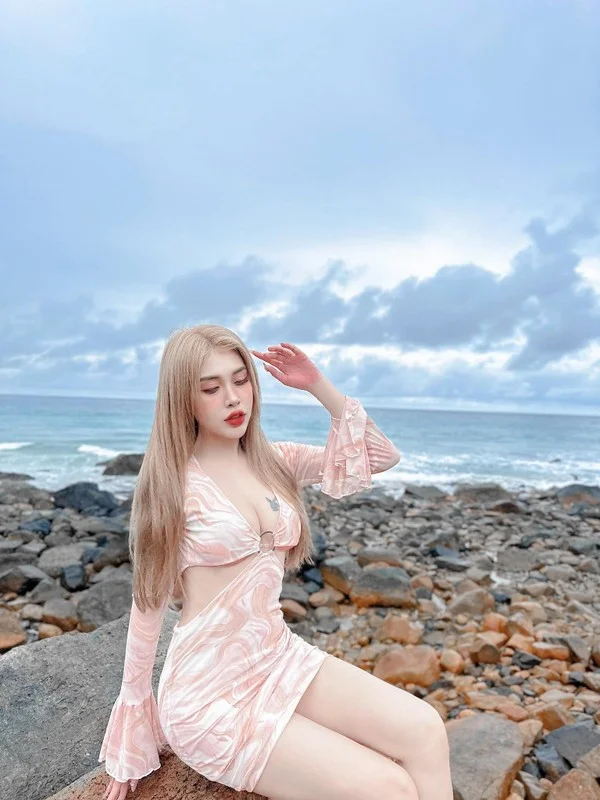 Stunning Tattoos and Bold Fashion: The Allure of the Ghien My Go Star
