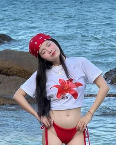 Stunning FAPtv Star Turns Heads with Bold and Unique Beach Fashion Choices - image 2