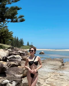 Le Khanh Chi: Embracing Confidence and Fitness Through Stunning Beachwear Style - image 2