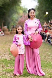Viet Trinh Graces the Runway: A Celebration of Timeless Elegance and Vietnamese Fashion Heritage - image 0